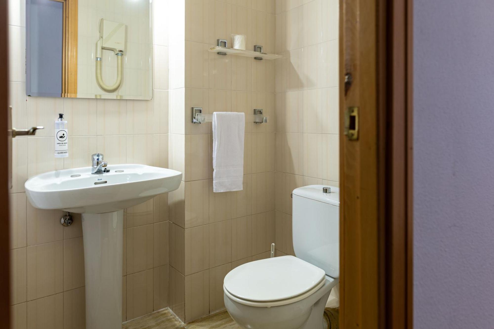 Hotel Alda Guijuelo Exteriör bild
